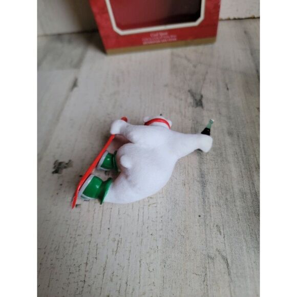 Hallmark 2001 Coca-Cola cool sport polar bear ornament Xmas - Picture 6 of 7